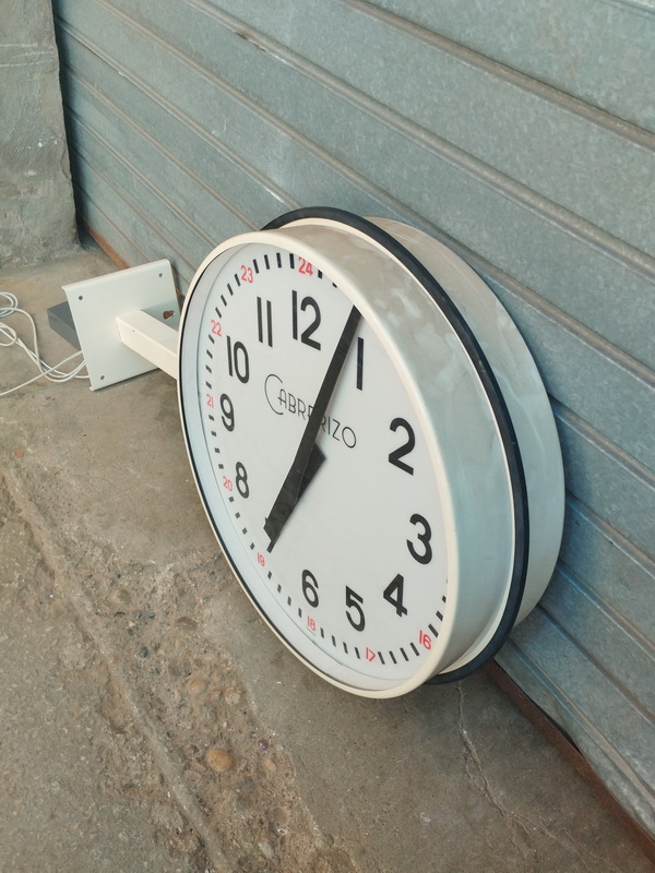 reloj 2lados brazo xl luz metal 105x65x19 1u